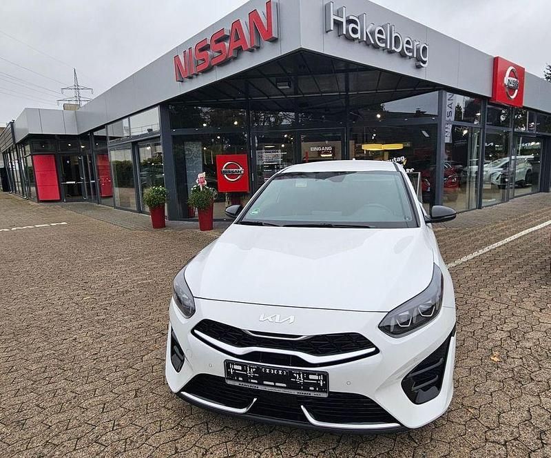 Neu Kia Ceed GT-Line 140 PS (102 kW) 2025 Weiß Kleinwagen