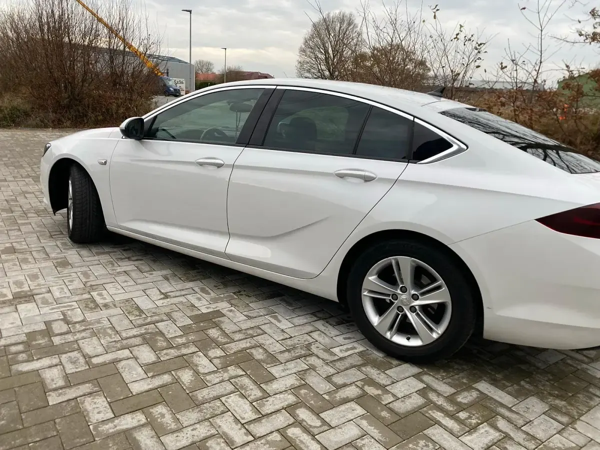 Gebraucht Opel Insignia Sport 136 PS (100 kW) 2019 Weiß Limousine