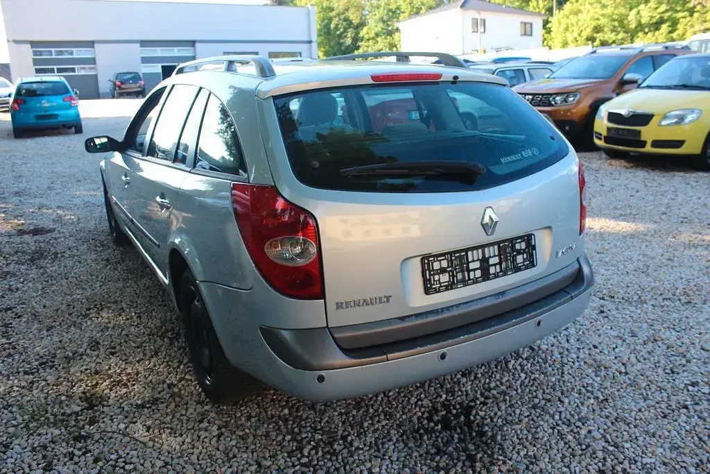 Gebraucht Renault Laguna II Authentique 107 PS (78 kW) 2001 Grau Limousine