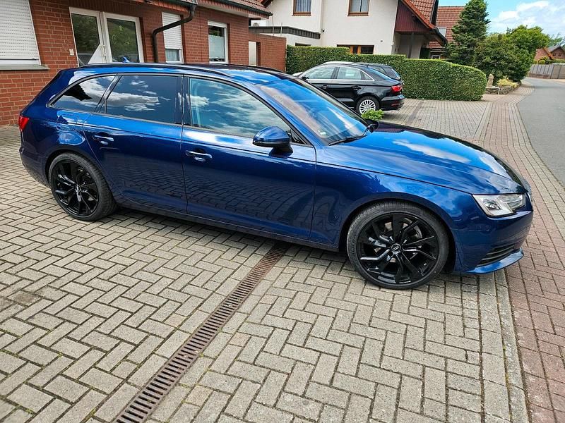Gebraucht Audi A4 150 PS (110 kW) 2017 Blau Kombi