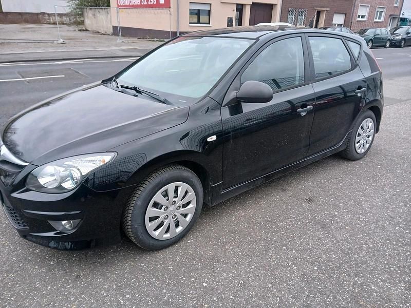 Gebraucht Hyundai i30 109 PS (80 kW) 2012 Schwarz Limousine