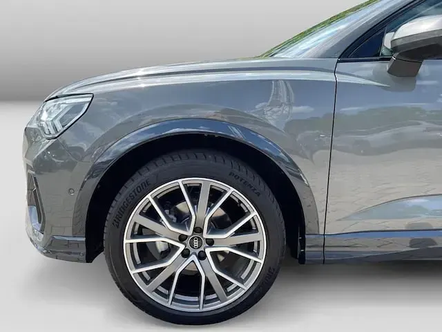 Gebraucht Audi Q3 Sportback Sport 150 PS (110 kW) 2026 Chronosgrau metallic SUV
