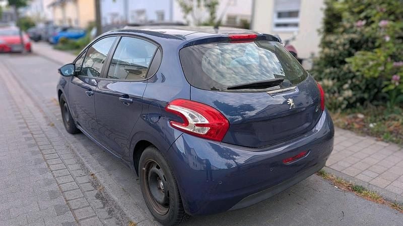 Gebraucht Peugeot 208 Active Top 92 PS (67 kW) 2014 Andere farben Kleinwagen