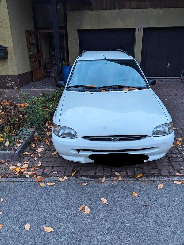 Weiß Gebraucht 1995 Ford Escort Kombi | 500 € - Bild 1/4