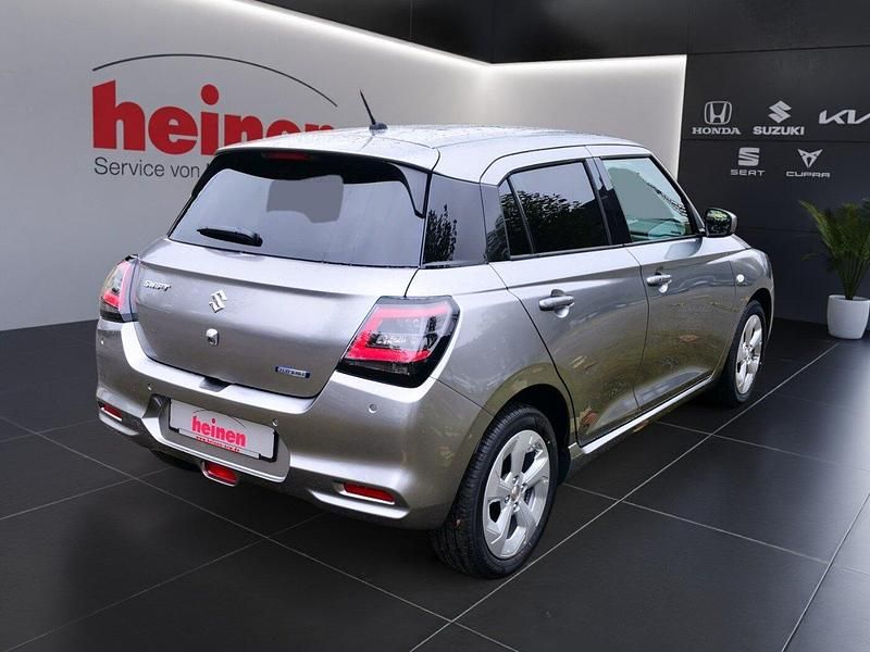 Neu Suzuki Swift Comfort+ 83 PS (61 kW) 2025 Silber Kleinwagen
