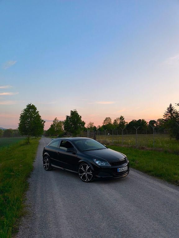 Schwarz Gebraucht 2006 Opel Astra GTC OPC Coupé | 8.700 € - Bild 1/4