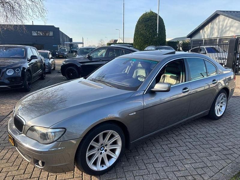 Gebraucht BMW 750 368 PS (270 kW) 2005 Grau Limousine