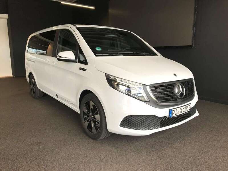 Arktikweiß Gebraucht 2022 Mercedes EQV250 Long Van / Kleinbus | 38.800 € - Bild 1/4