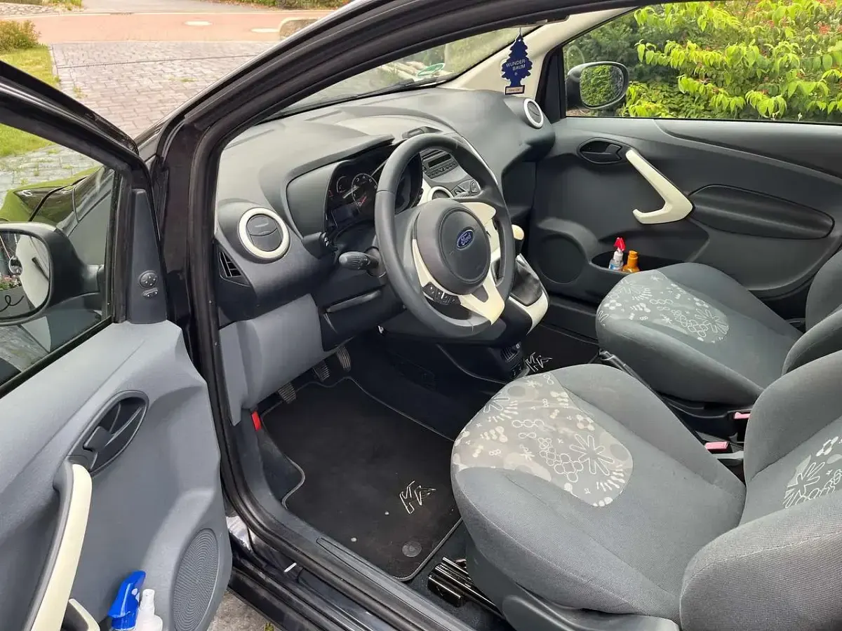 Gebraucht Ford Ka Trend 69 PS (50 kW) 2015 Schwarz Kleinwagen