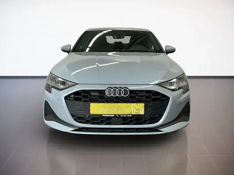 Gebraucht Audi A3 Ambiente 116 PS (85 kW) 2024 Pfeilgrau perleffekt Limousine