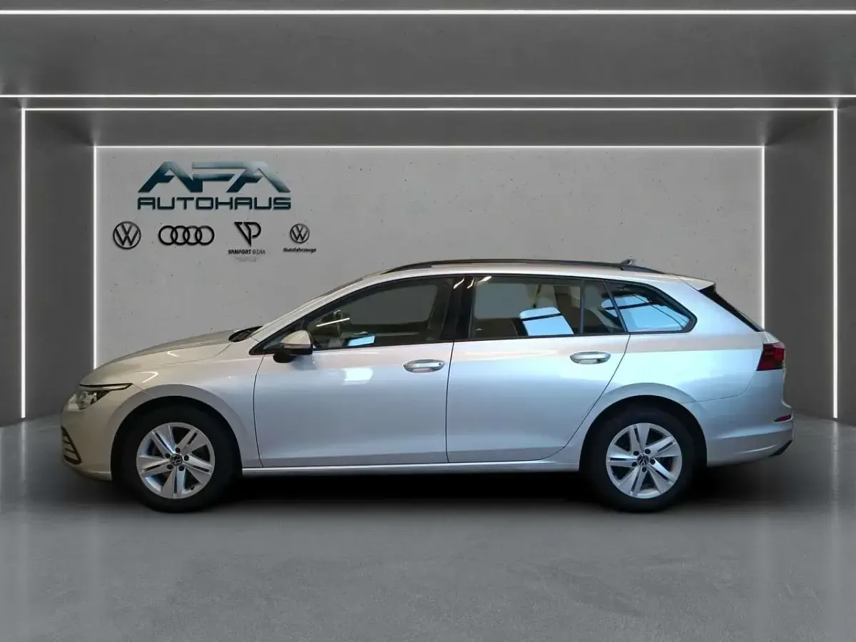 Gebraucht VW Golf VIII Life 131 PS (96 kW) 2024 Silber Kombi
