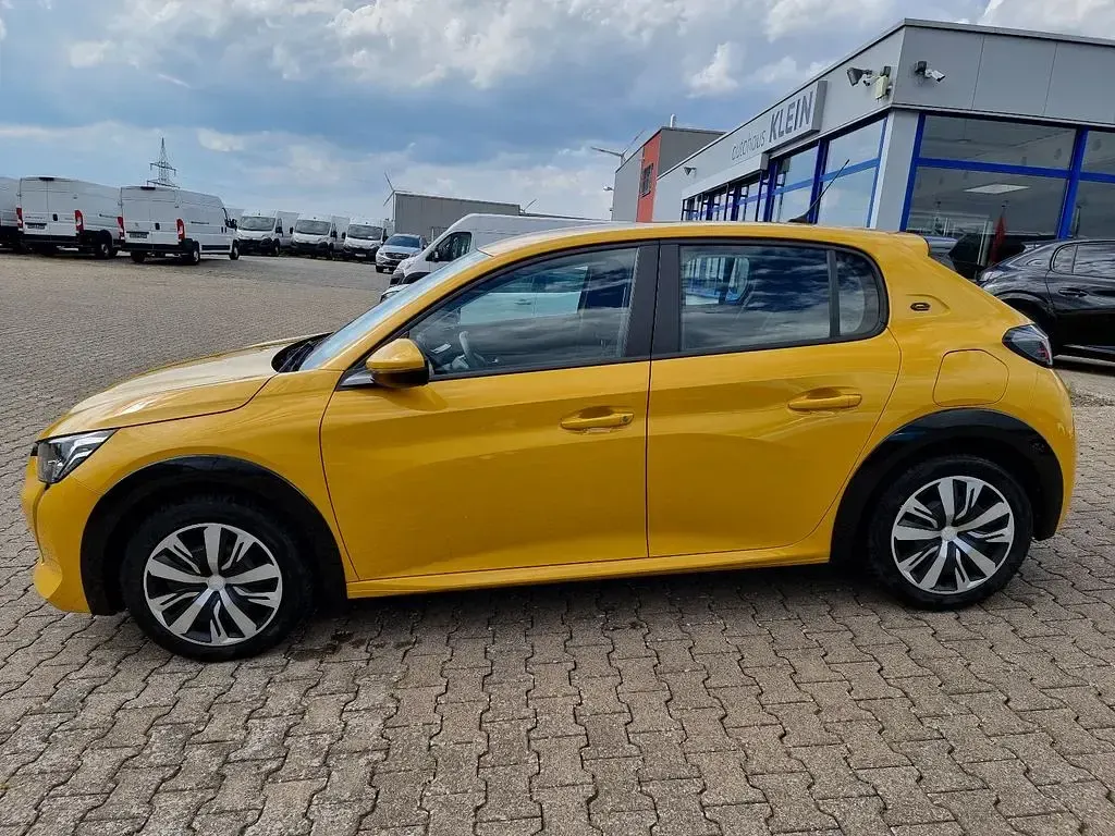 Gebraucht Peugeot e-208 Active 100 kW (136 PS) 2021 Gelb Kleinwagen
