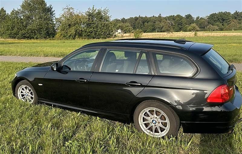 Gebraucht BMW 318 143 PS (105 kW) 2010 Schwarz Kombi
