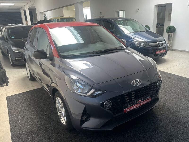 Rot Gebraucht 2020 Hyundai i10 Intro Edition Kleinwagen | 10.499 € (Fairer Preis) - Bild 1/4