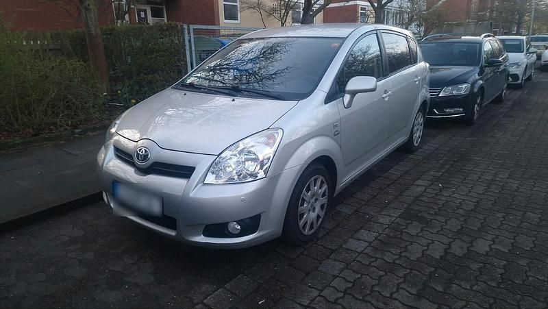 Gebraucht Toyota Corolla Verso 129 PS (94 kW) 2009 Silber Van / Kleinbus