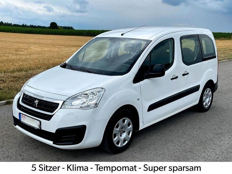 Weiß Gebraucht 2018 Peugeot Partner Tepee Van / Kleinbus | 11.990 € (Fairer Preis) - Bild 1/4