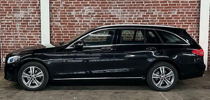 Gebraucht Mercedes C220 194 PS (142 kW) 2019 Schwarz Kombi
