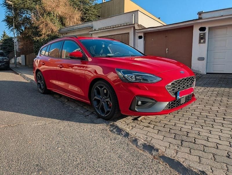 Gebraucht Ford Focus ST 280 PS (205 kW) 2019 Rot Limousine
