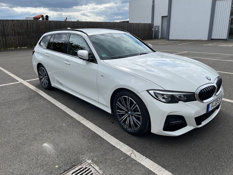 Weiß Gebraucht 2020 BMW 320 M Sport Kombi | 23.900 € (Superpreis) - Bild 1/4