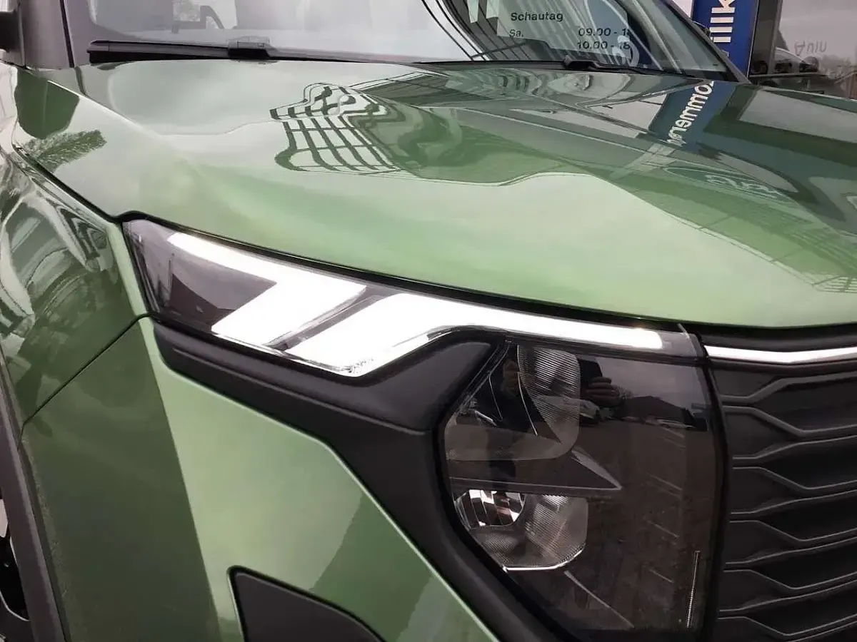 Gebraucht Ford Tourneo Active 125 PS (91 kW) 2026 Bursting green Kombi