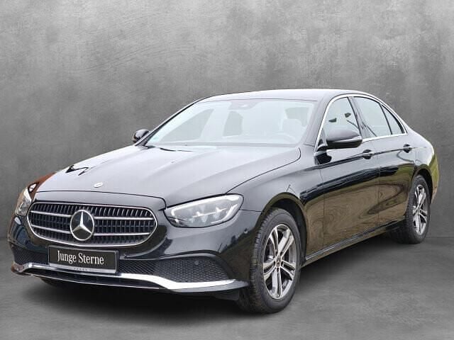 Lack obsidianschwarz Gebraucht 2021 Mercedes E200 Avantgarde Limousine | 27.490 € (Guter Preis) - Bild 1/4