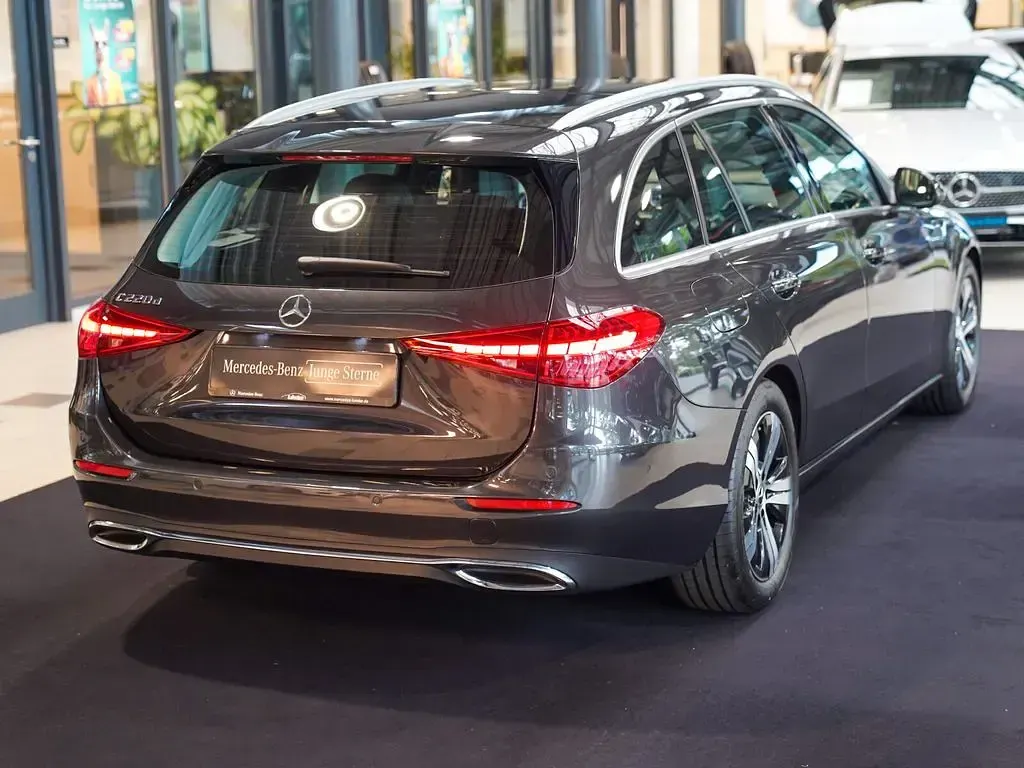 Gebraucht Mercedes C220 Avantgarde 197 PS (144 kW) 2025 Graphitgrau Kombi