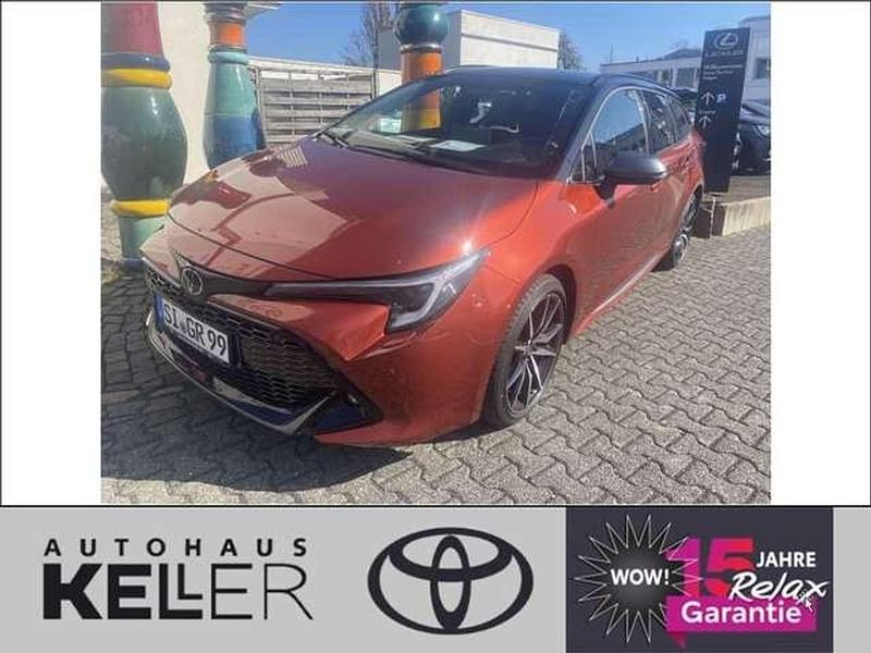 Metal oxide orange metallic/da Gebraucht 2025 Toyota Corolla Sport Kombi | 36.590 € (Teuer) - Bild 1/4