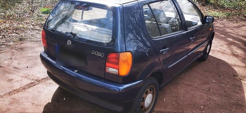 Gebraucht VW Polo 60 PS (44 kW) 1997 Blau Kleinwagen