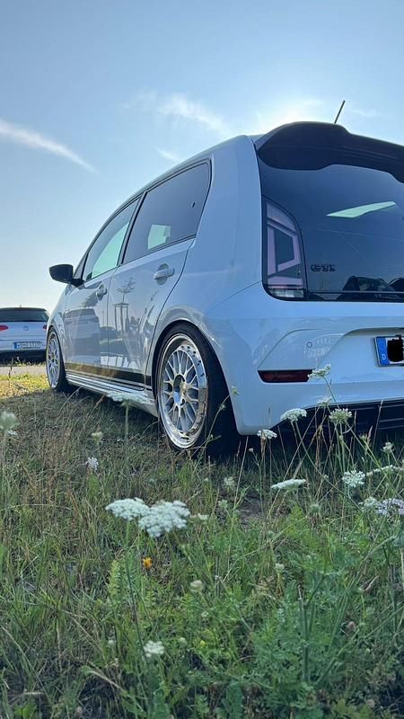 Weiß Gebraucht 2021 VW up! Edition Kleinwagen | 14.900 € - Bild 1/4