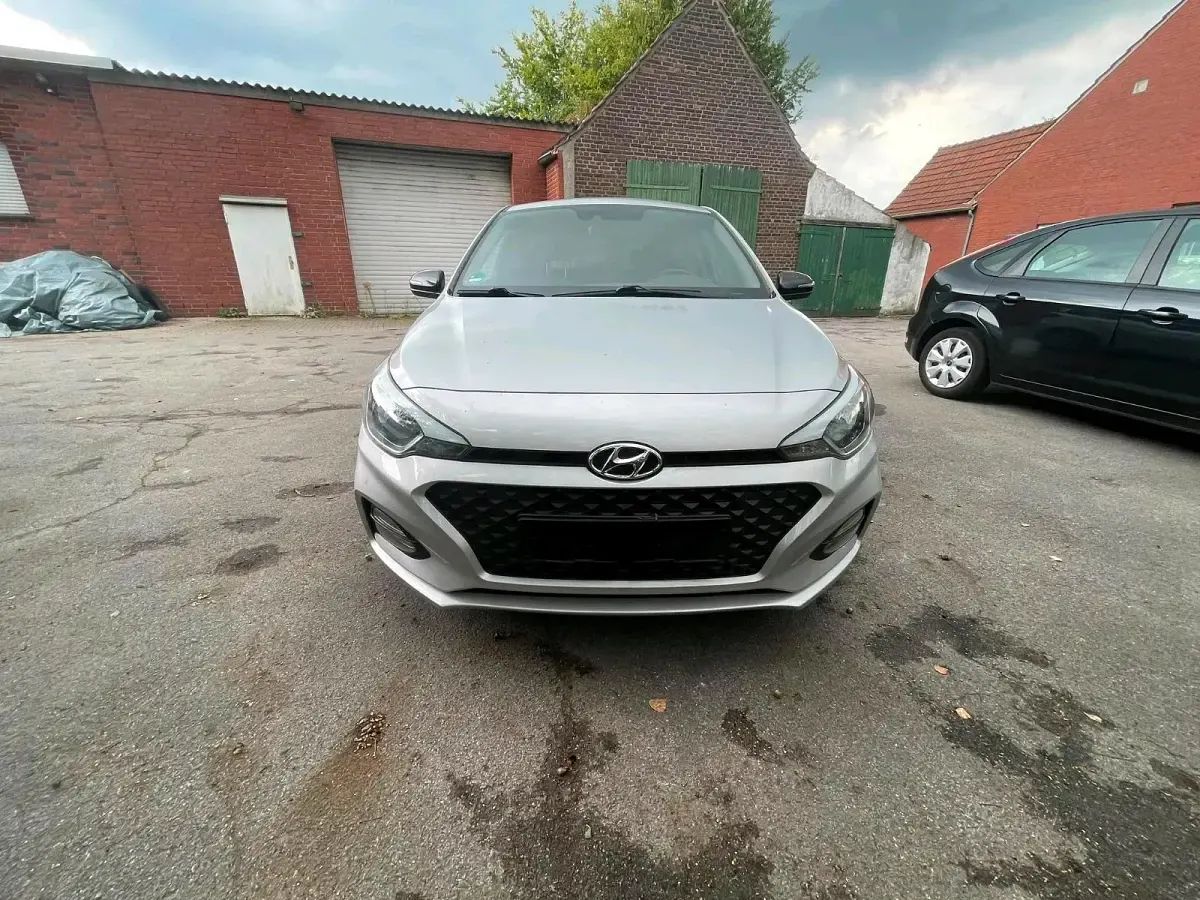 Gebraucht Hyundai i20 Active 84 PS (61 kW) 2019 Grau Kleinwagen