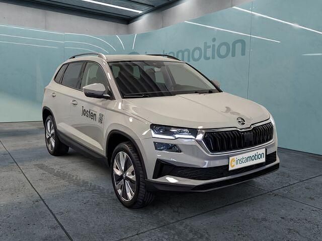 Grau Gebraucht 2024 Skoda Karoq Selection SUV | 33.900 € (Fairer Preis) - Bild 1/2