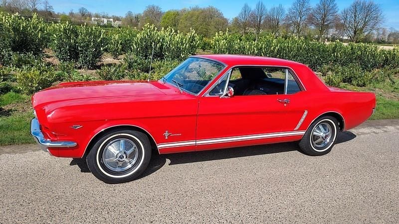 Second-hand Ford V8 202 CP (148 kW) 1965 Roșu Coupe