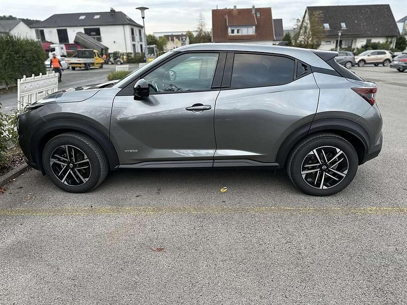 Grau Gebraucht 2024 Nissan Juke N-Connecta SUV | 24.500 € (Fairer Preis) - Bild 1/4