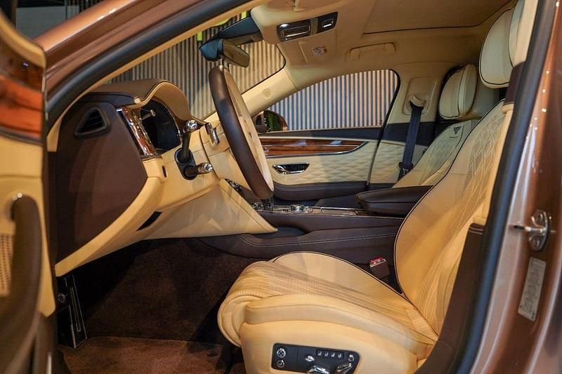 Gebraucht Bentley Flying Spur 635 PS (467 kW) 2022 Beige Limousine