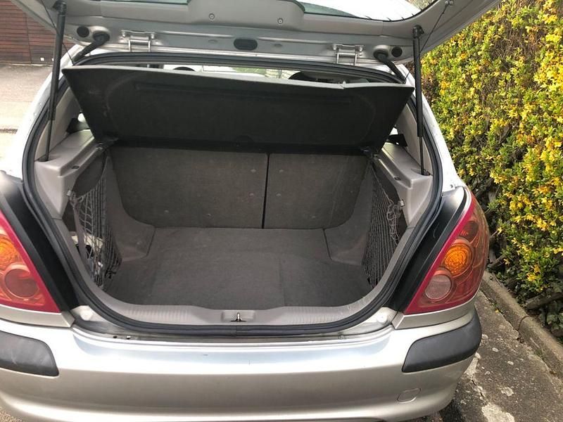 Gebraucht Nissan Almera 114 PS (83 kW) 2002 Silber Limousine