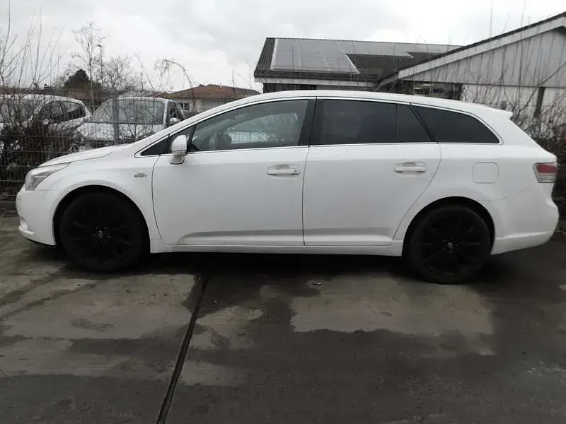 Gebraucht Toyota Avensis Executive 150 PS (110 kW) 2011 Weiß Kombi