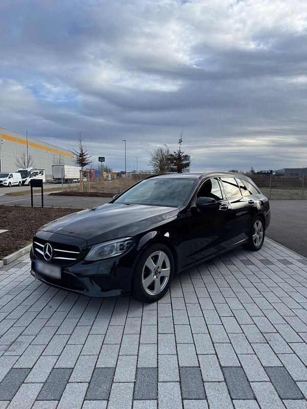Gebraucht Mercedes C220 190 PS (139 kW) 2018 Grün Kombi