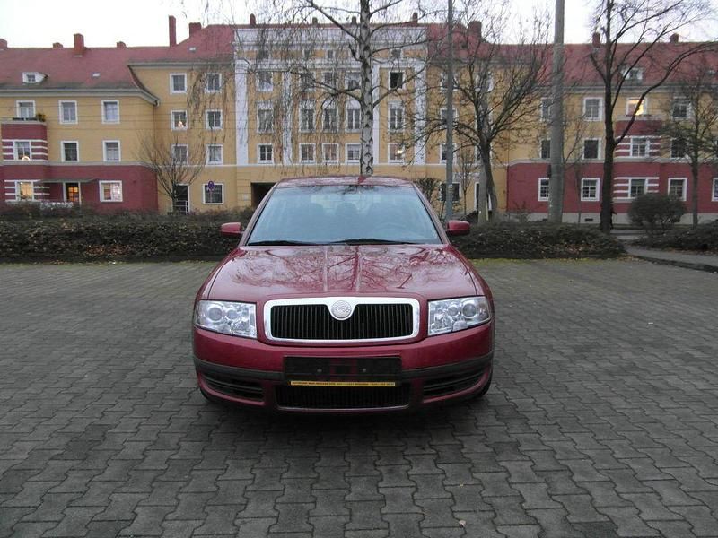 Rot Gebraucht 2005 Skoda Superb Classic Limousine | 1.200 € - Bild 1/4