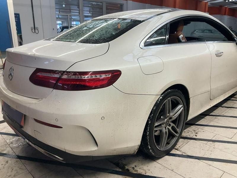 Gebraucht Mercedes E300 245 PS (180 kW) 2018 Weiß Coupé