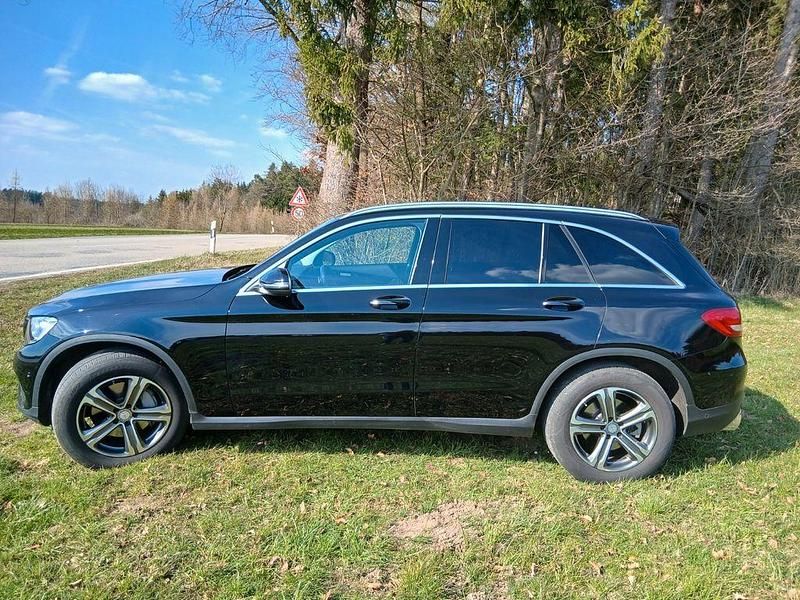 Gebraucht Mercedes GLC250 211 PS (155 kW) 2016 Schwarz SUV