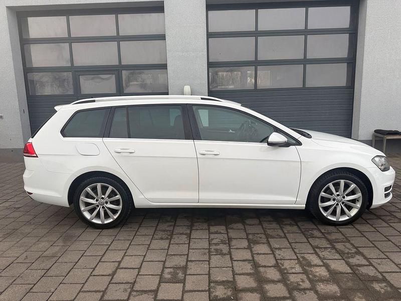Gebraucht VW Golf VII Highline 140 PS (102 kW) 2015 Weiß Kombi