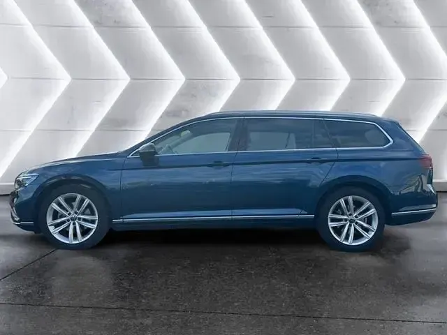 Gebraucht VW Passat Elegance 190 PS (139 kW) 2022 Blau Kombi