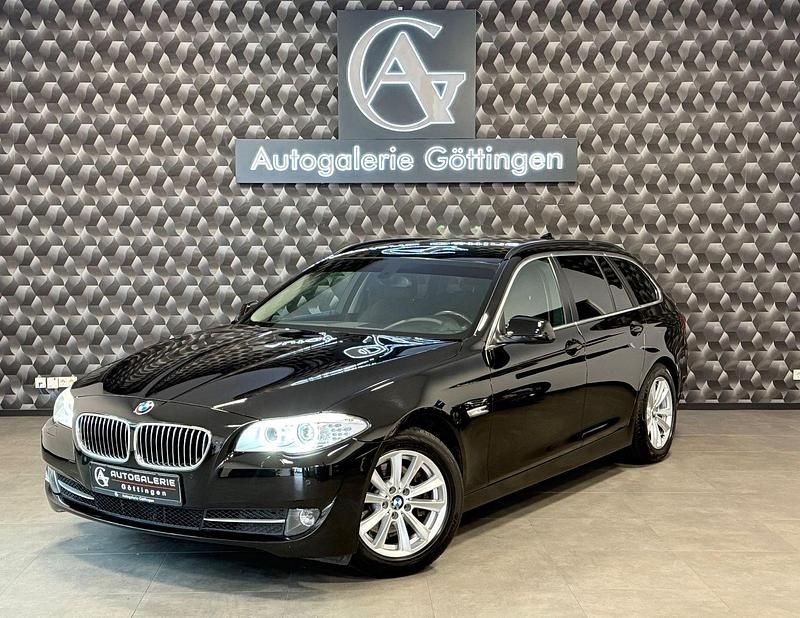 Schwarz Gebraucht 2012 BMW 520 Sport Line Kombi | 11.800 € (Fairer Preis) - Bild 1/4