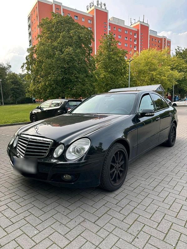 Gebraucht Mercedes E200 136 PS (100 kW) 2009 Schwarz Limousine