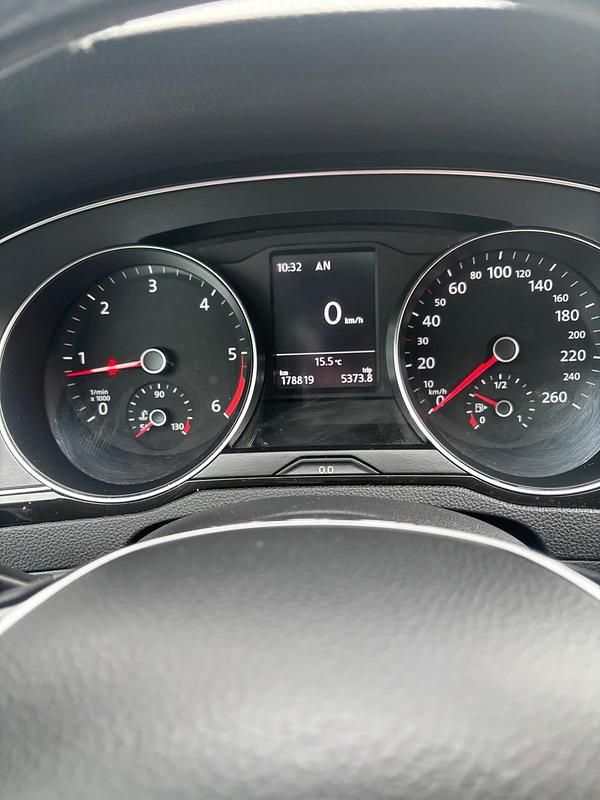 Grau Gebraucht 2015 VW Passat Kombi | 10.500 € (Guter Preis) - Bild 1/4