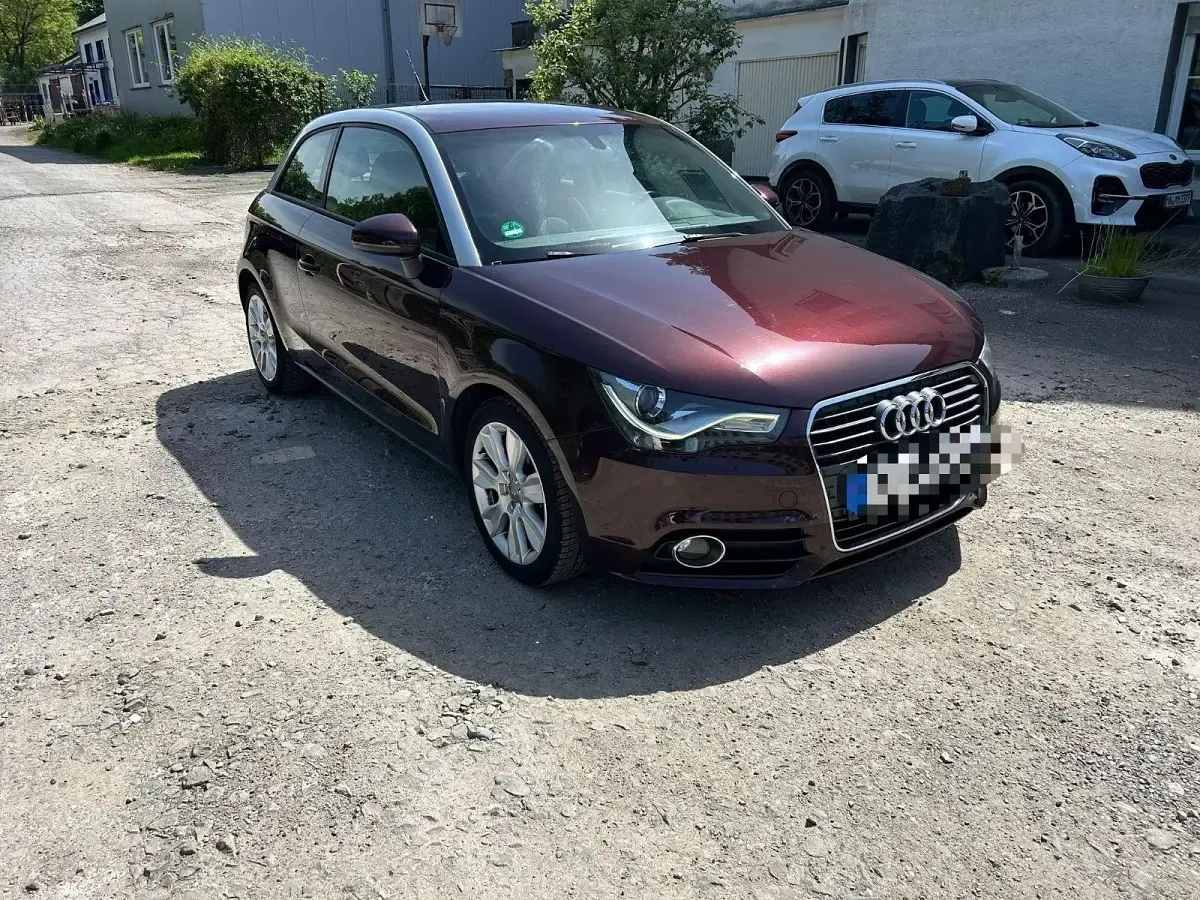 Gebraucht Audi A1 Attraction 86 PS (63 kW) 2011 Violet Kleinwagen