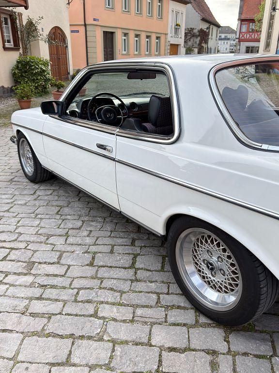 Gebraucht Mercedes 230 109 PS (80 kW) 1978 Weiß Coupé