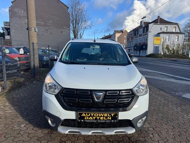 Gebraucht Dacia Lodgy 116 PS (85 kW) 2019 Weiß Van / Kleinbus