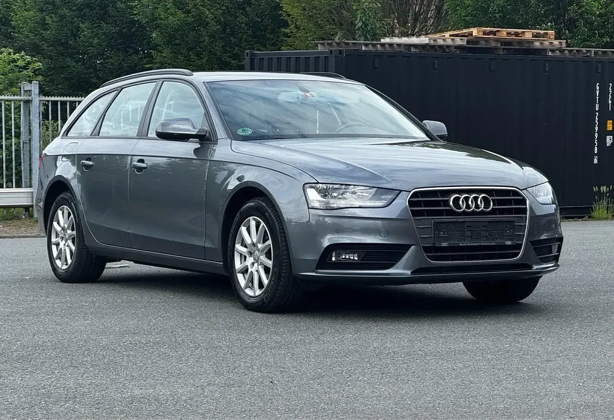 Gebraucht Audi A4 Attraction 170 PS (125 kW) 2015 Grau Kombi