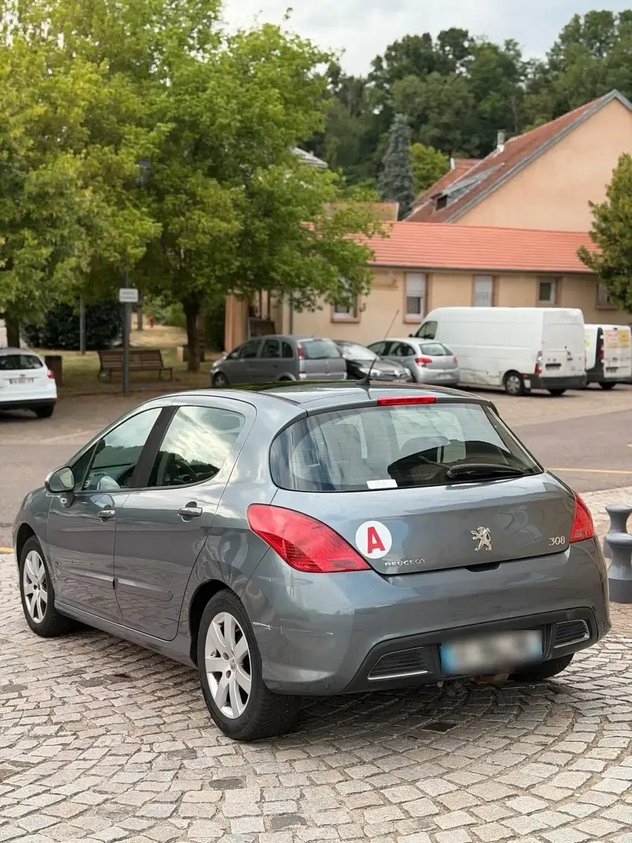 Gebraucht Peugeot 308 136 PS (100 kW) 2008 Limousine